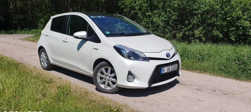 samochody osobowe Toyota Yaris cena 29900 przebieg: 148000, rok produkcji 2013 z Białobrzegi